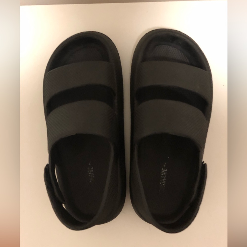 Black Cushionaire Cloud Sandals